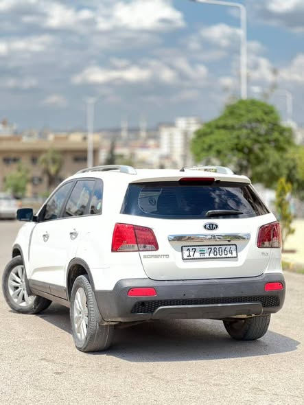 كيا سيرنتو 2010 - صورة 5