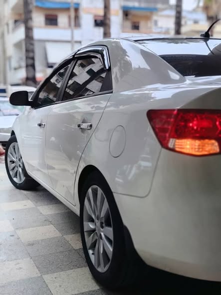 كيا فورتي 2012 - صورة 3