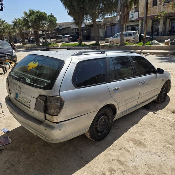 نيسان ألميرا 2001 - صورة 4