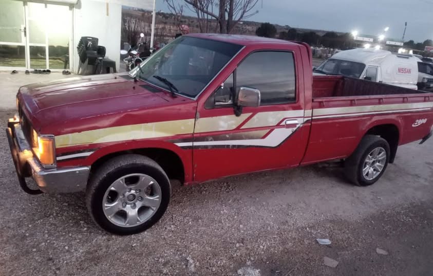 نيسان بيكاب 1992