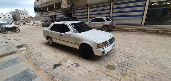 مرسيدس 200 2003 - صورة 1