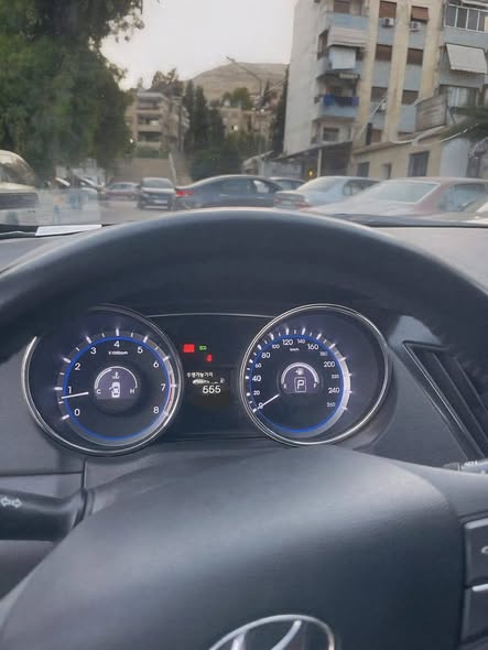 هيونداي سوناتا 2012 - صورة 4