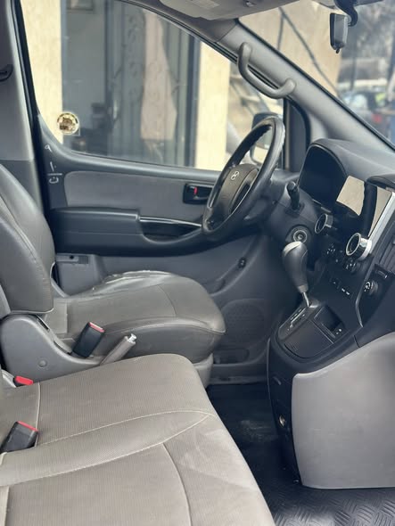 هيونداي جراند ستاريكس 2010 - صورة 3