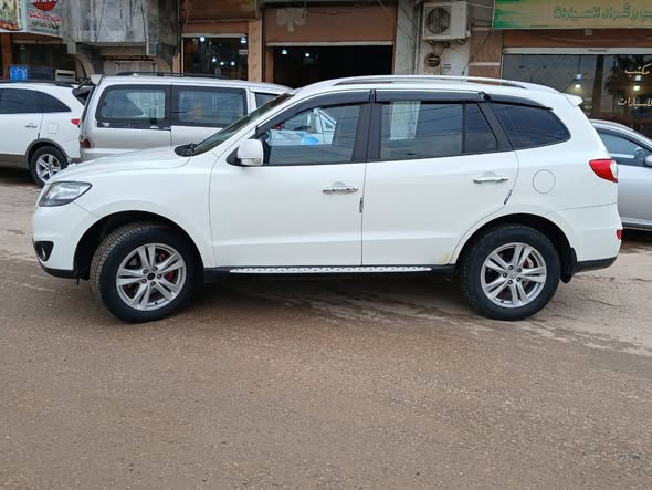 هيونداي سانتافي 2011 - صورة 2