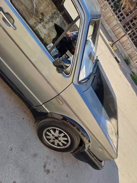 فولكس فاجن كولف 1976 - صورة 2