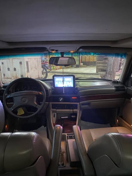بي إم دبليو 735i 1991 - صورة 4