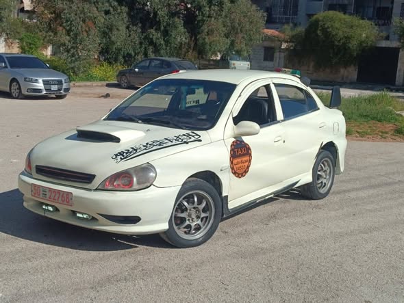 هيونداي فيرنا 2001 - صورة 1