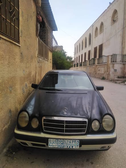 مرسيدس 200 2001 - صورة 1