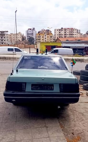 مازدا 929 1983 - صورة 3