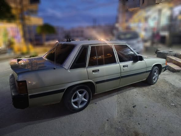 مازدا 929 1983 - صورة 4