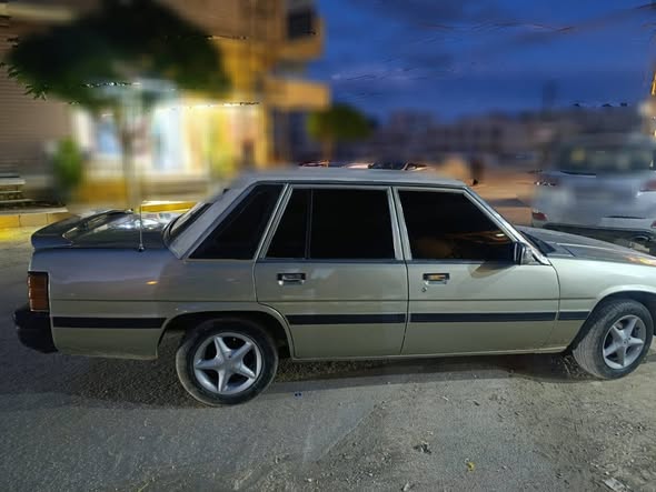 مازدا 929 1983 - صورة 5