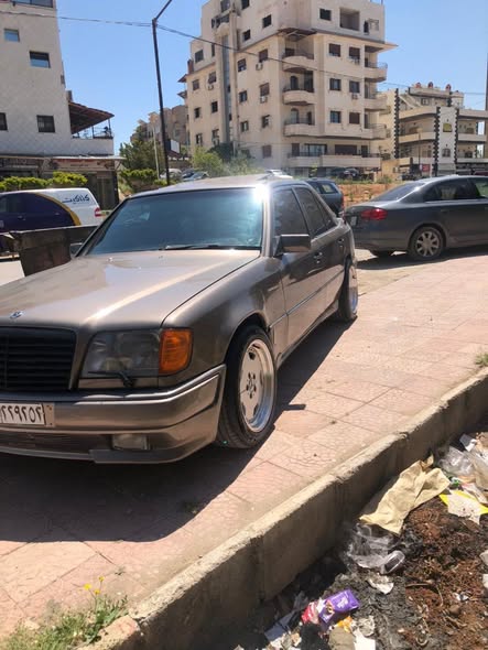 مرسيدس 200 1995 - صورة 1