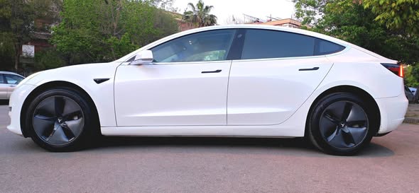 تيسلا Model 3 2020 - صورة 2