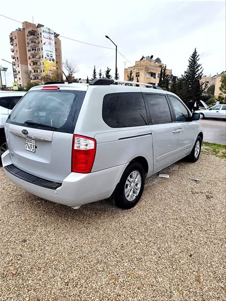 كيا كرنفال 2012 - صورة 2