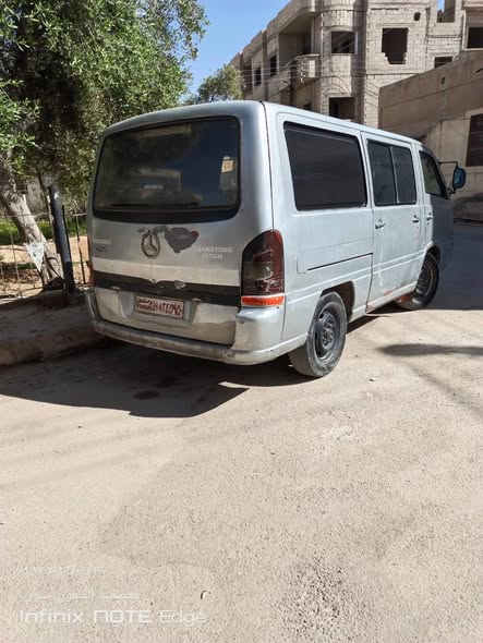 سانغ يونغ ايستان 2000 - صورة 3