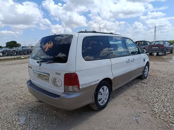 كيا كرنفال 2002 - صورة 4