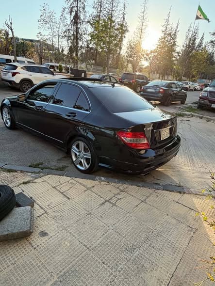 مرسيدس C300 2011 - صورة 3