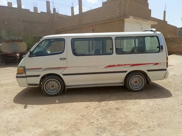 تويوتا هاي ايس 2002 - صورة 3