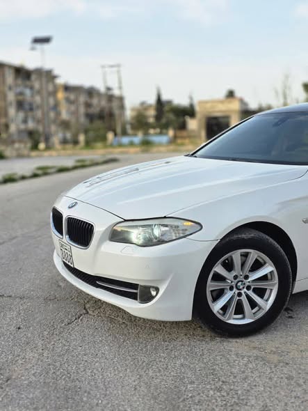 بي إم دبليو 523i 2011 - صورة 2