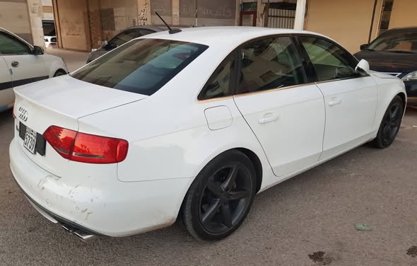 أودي A4 2011 - صورة 2