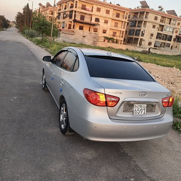 هيونداي افانتي 2010 - صورة 4