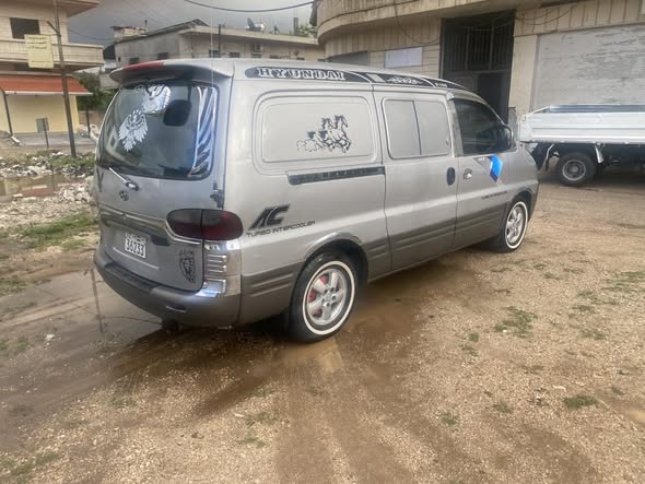 هيونداي H-1 2002 - صورة 3