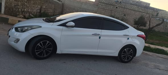 هيونداي افانتي 2012 - صورة 3