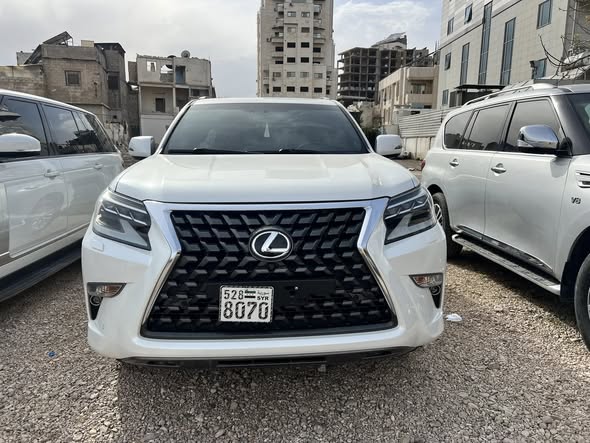 لكزس جي اكس 460 2023 - صورة 3