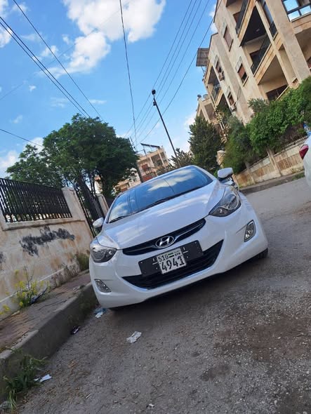 هيونداي افانتي 2012 - صورة 1