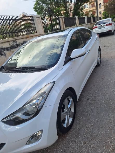 هيونداي افانتي 2012 - صورة 2