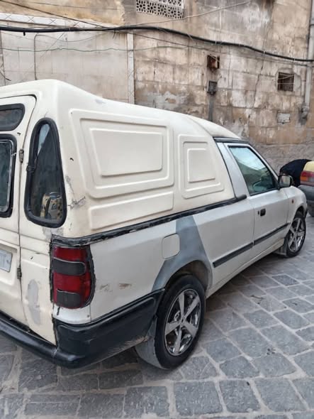 سكودا Pickup 2001 - صورة 1