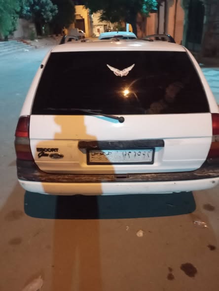 فورد اسكورت 1991 - صورة 3