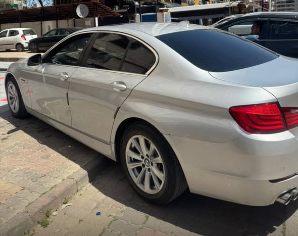 بي إم دبليو 520 2011 - صورة 4