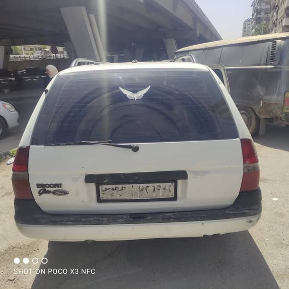 فورد اسكورت 1992 - صورة 4