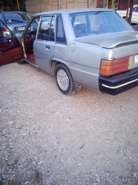 ماذدا 929 1983 - صورة 2