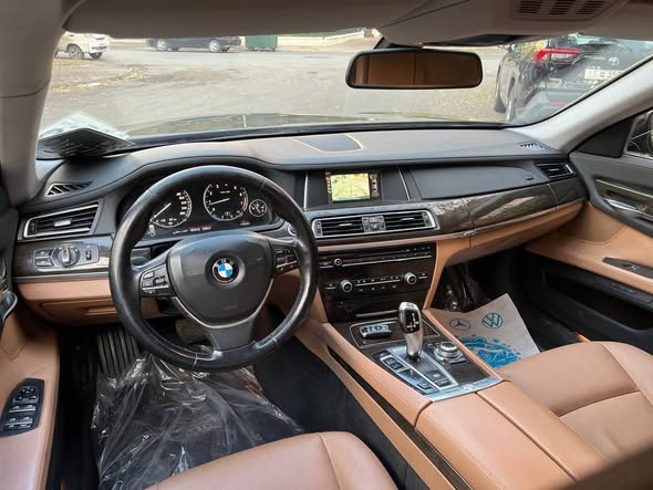 بي إم دبليو 730i 2013 - صورة 2