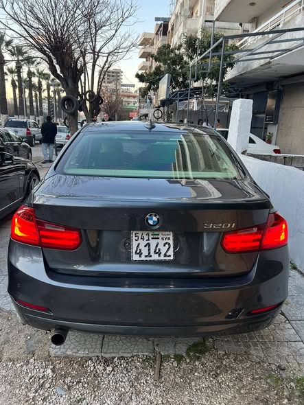 بي إم دبليو 320i 2012 - صورة 2