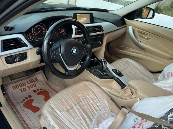 بي إم دبليو 320i 2012 - صورة 4