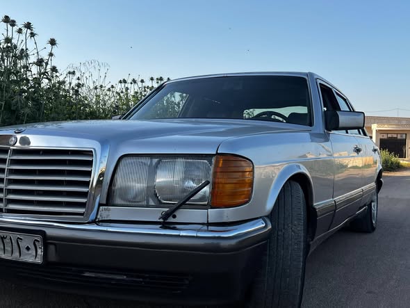 ميرسيدس 560 1983 - صورة 1