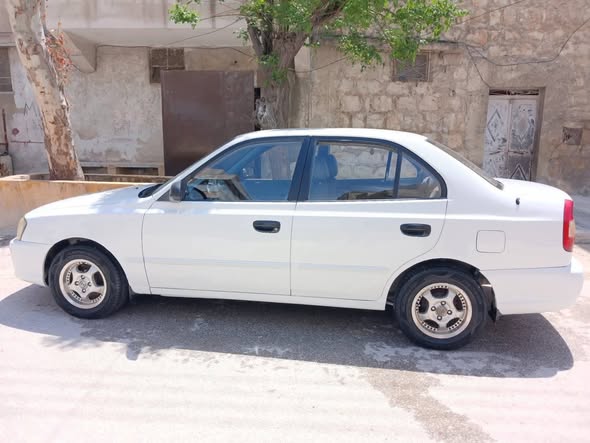 هيونداي فيرنا 2001 - صورة 2