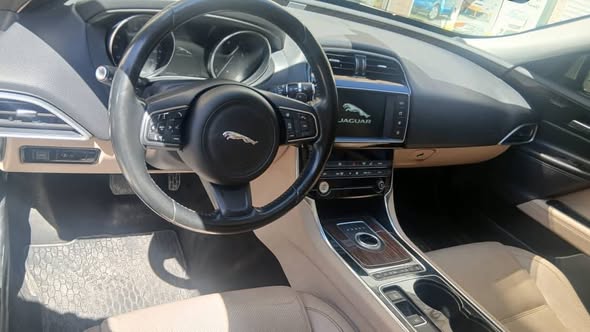 جاكوار XE 2018 - صورة 4