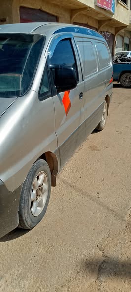 هيونداي اتش-1 1998 - صورة 4
