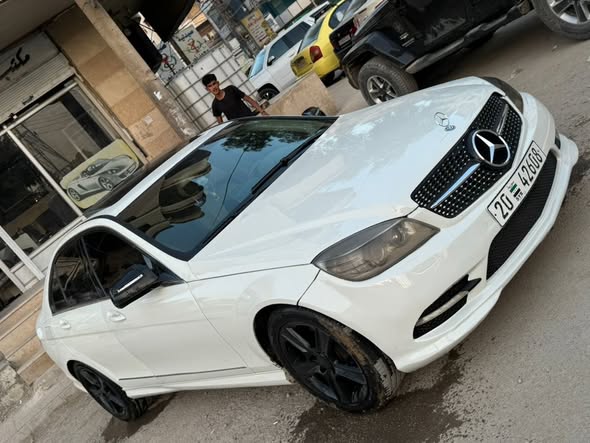 مرسيدس C300 2009 - صورة 1
