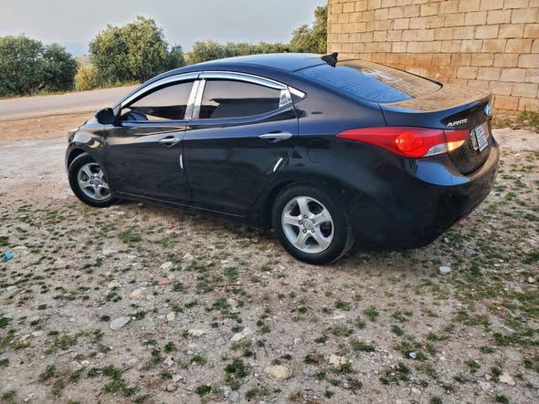 هيونداي افانتي 2012 - صورة 4