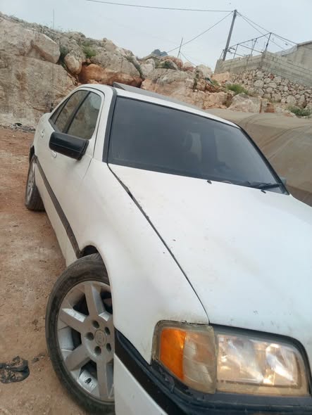 مرسيدس C220 2002 - صورة 1