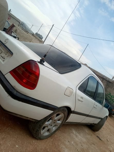 مرسيدس C220 2002 - صورة 2