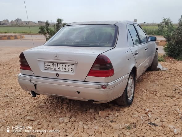 مرسيدس 200 2001 - صورة 1