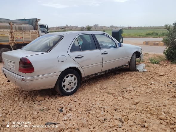 مرسيدس 200 2001 - صورة 4