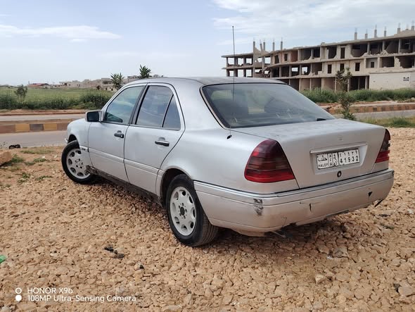 مرسيدس 200 2001 - صورة 5