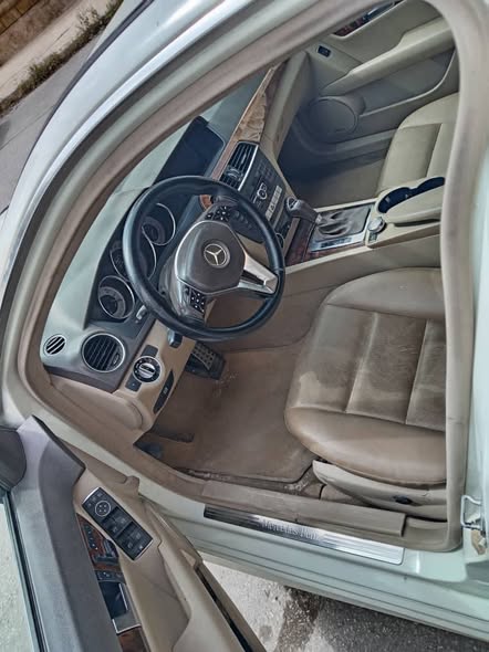 مرسيدس C300 2012 - صورة 2